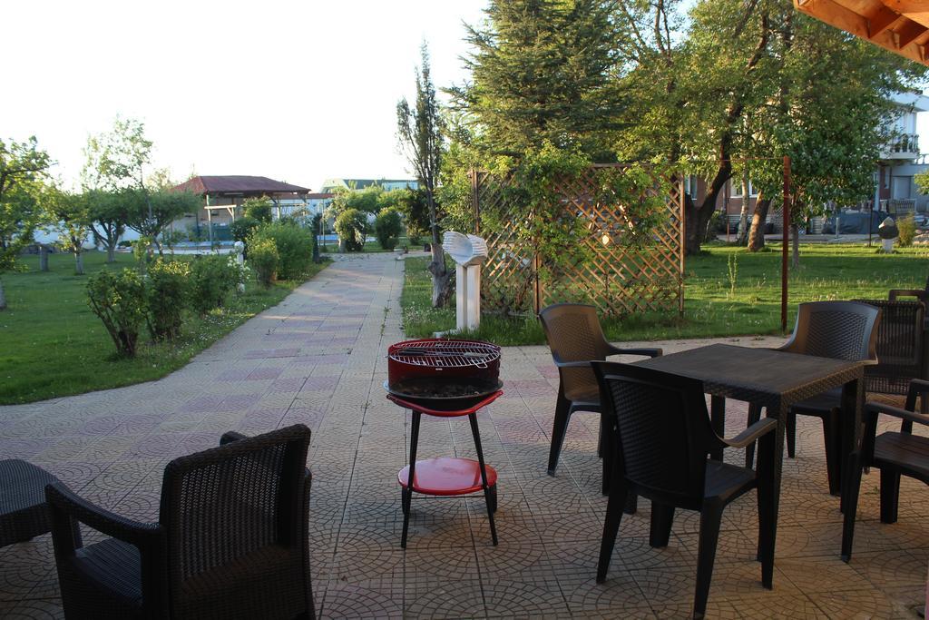 Galeria In The Garden Hotel Plovdiv Luaran gambar