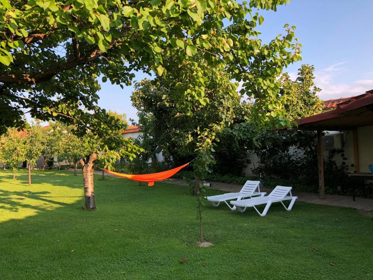 Galeria In The Garden Hotel Plovdiv Luaran gambar